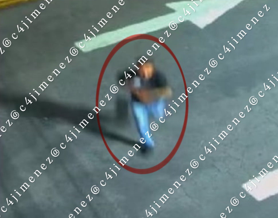 c4jimenez's tweet photo. ABANDONANDO el AUTO CHOCADO… PARA INVENTAR q SE LO ROBARON
Es el agente de @FiscaliaCDMX Ivan Pedro Santiago.
Así lo captaron distintas cámaras luego de q chocó borracho y abandonó su auto con su arma y credencial oficial.
Después denunció en el MP q se lo habían robado.
La @PDI_FGJCDMX descubrió toda su mentira.