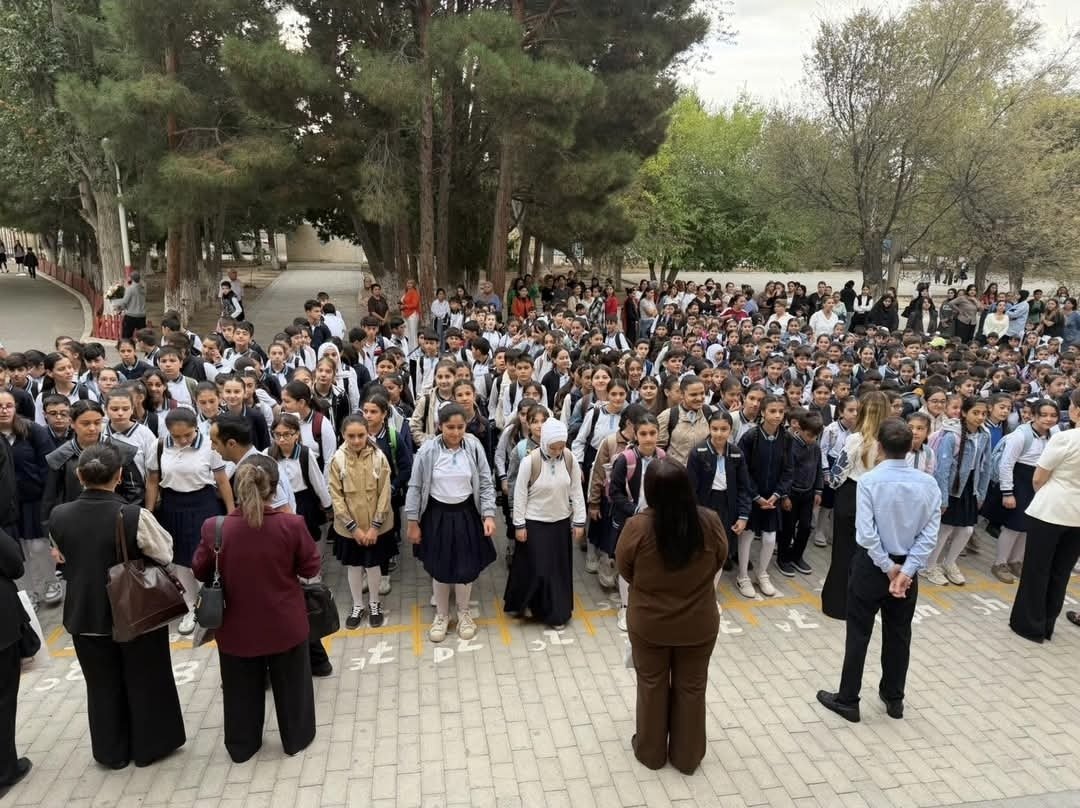 GizliArsiw's tweet photo. ÖNEMLİ

Azerbaycan’da başörtülü öğrencilerin derse alınmamasıyla başlayan tartışmada geri adım atıldı.
O okul artık başörtülü öğrencileri derslere alıyor.

Türkiye başta olmak üzere İslam ülkelerinden gelen tepkilerin meyvesi bu...

Herkese teşekkür! https://t.co/gw268Zof0T
