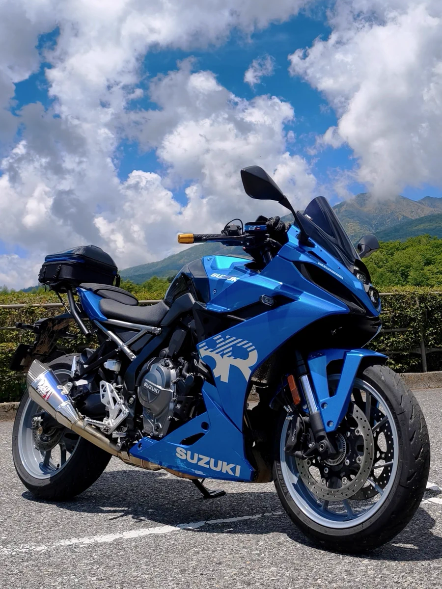 Japan's Riders Celebrate Twin-Cylinder Bikes on the 2nd