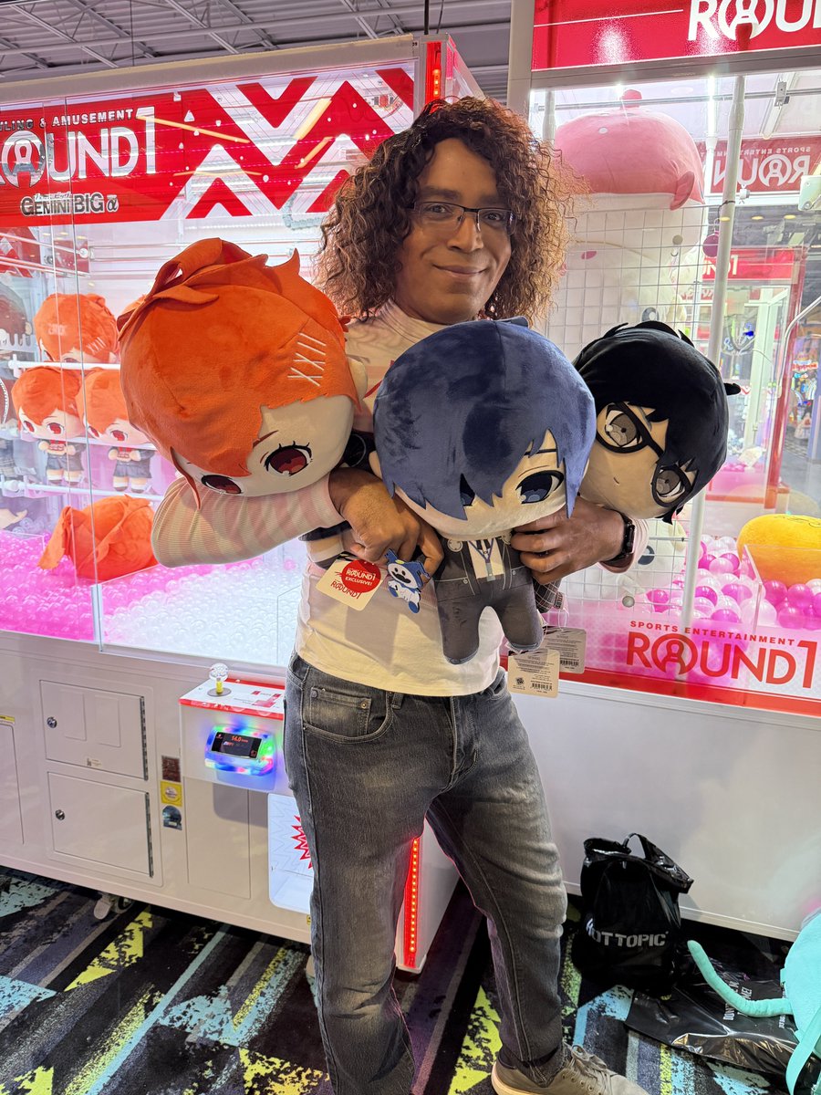 GtoTheNextLevel's tweet photo. Less than 10 tries for all three. I’d say today’s @Round1USA Persona 30th Collab was a success! They didn’t have all the crane prizes yet but I’m still happy~ #SegaCreator @Atlus_West https://t.co/3Pcv1jMJCj