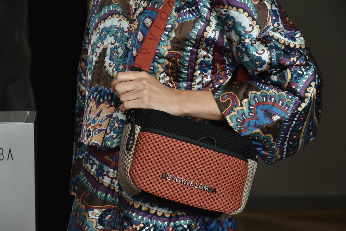 Ventisbags's tweet photo. Estructura, modernidad y funcionalidad urbana pensada para ti.👑

Descubre todo lo nuevo aquí: https://t.co/KgHG0Cq5JH

🚀 Envíos gratis a península a partir de 40€ en 24/48h

#30Septiembre #bolsos #NuevaColección #devotaylomba #FelizJuevesParaTodos #otoñoinvierno https://t.co/PDgMelmg42