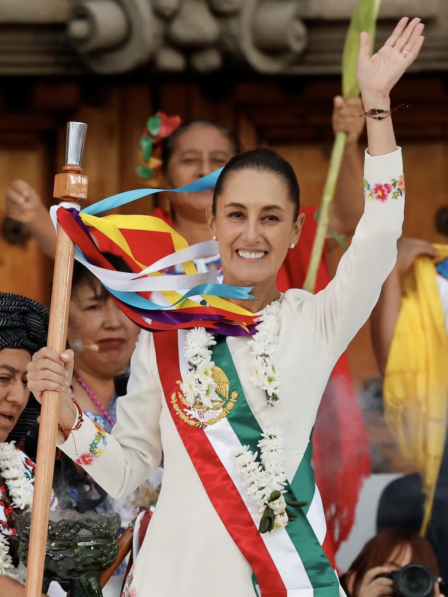 RodrigoAbdalaD's tweet photo. Hoy se cumplen dos años de la toma de protesta de la Doctora @Claudiashein como la Primera Presidenta Constitucional de México. 🇲🇽

La Presidenta asumió el poder que le delegó el pueblo mexicano, las ciudadanas y los ciudadanos confiamos en su liderazgo y humanismo para darle continuidad a la Cuarta Transformación.

Celebramos estos dos años de resultados, de amor al pueblo, de justicia social y de un profundo compromiso con la soberanía de nuestra nación.