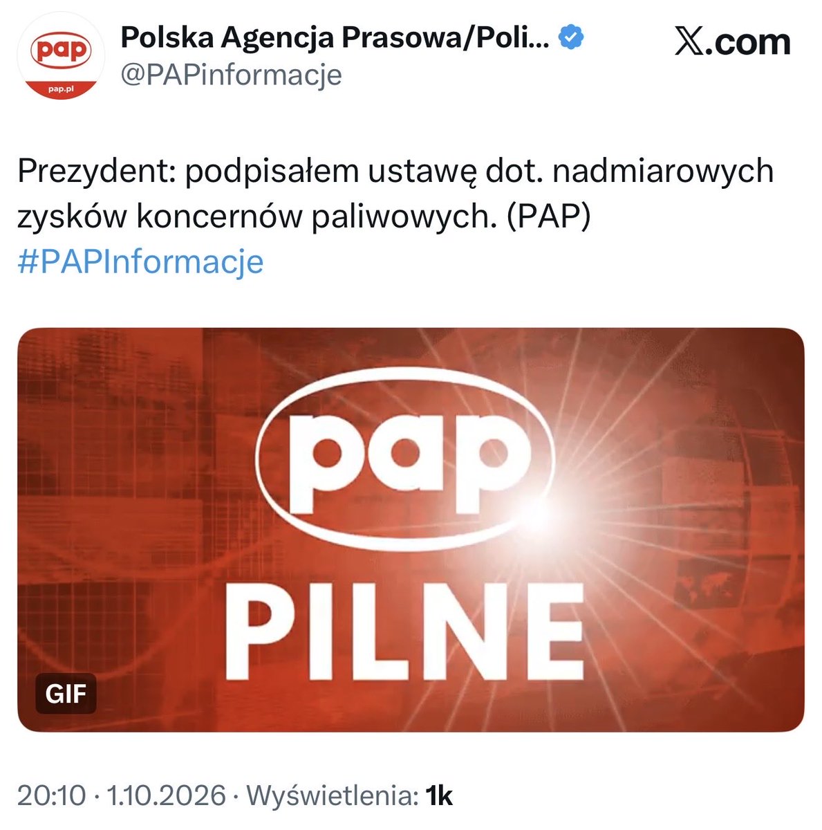 PL_2050's tweet photo. Kolejna inicjatywa Polski 2050 stała się prawem. Prezydent podpisał ustawę o podatku od nadmiarowych zysków koncernów paliwowych ✅

Szkoda, że Karol Nawrocki potrzebował aż tyle czasu, żeby wybrać interes Polaków. https://t.co/h1lUNTaC8e