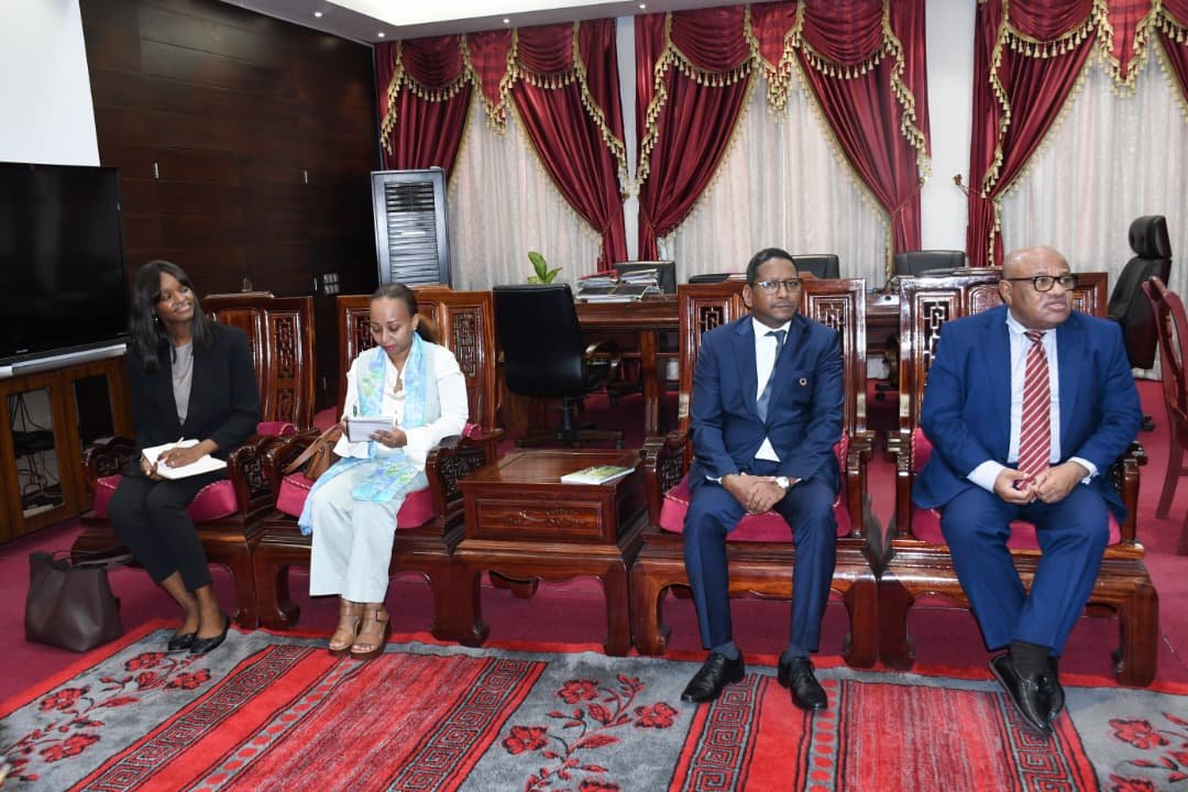 UN_UNOCA's tweet photo. At the start of his familiarization visit to Brazzaville, @souefmo_elamine was received by the Minister of Foreign Affairs and the Prime Minister of the Republic of #Congo. 
An opportunity to commend Congo’s continued contribution to #peace and #security in the region and across the continent. The Special Representative  reaffirmed the UN’s commitment to continuing its partnership with the Congolese authorities in support of regional peace and security.