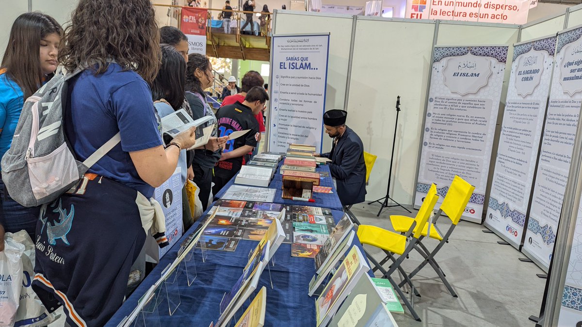 Islam_Ecuador's tweet photo. ¡Estamos en el día 2 de la Feria Internacional del Libro de Quito! 📚

Pasa a visitarnos para aprender más sobre el Islam y ver cómo se escribe tu nombre en árabe. ✍️

📍 Stand 67 — ¡Te esperamos! https://t.co/spgFL22sCZ