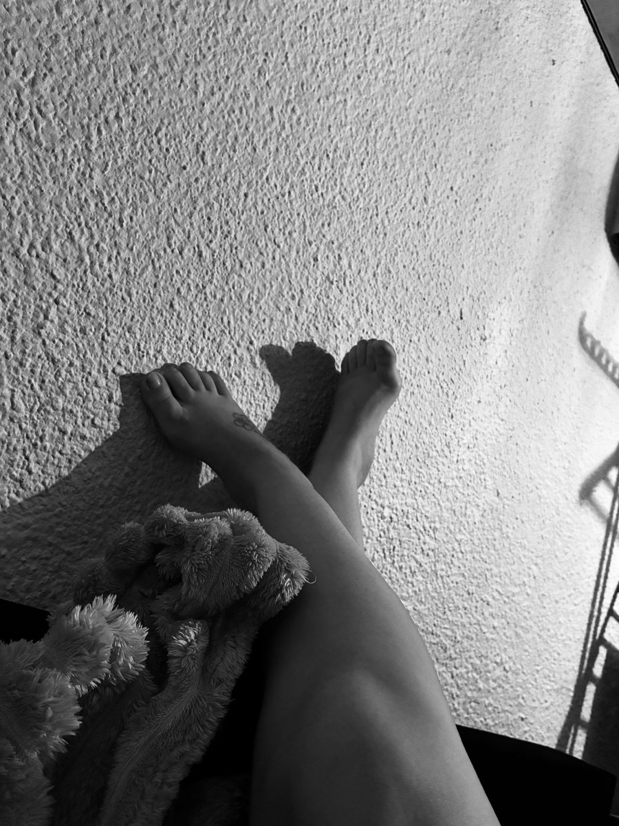 DeesseEvieOff's tweet photo. Tout à coup… tu réalises que tu ne regardes plus mon profil par hasard. Tu reviens. Encore….Et encore…
Puis… je deviens la pensée que tu n’arrives plus à chasser…

#Femdom #Soumis https://t.co/4S0ZgXNvEO