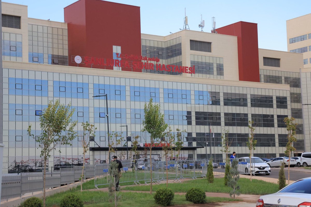 milhamigunbegi's tweet photo. 📍Şanlıurfa Şehir Hastanesi

Cumhurbaşkanımız Sayın Recep Tayyip Erdoğan teşrifleriyle açılacak olan Şanlıurfa Şehir Hastanesini Genel Merkez Teşkilat Başkan Yardımcımız, Bölge Koordinatörümüz, Sivas Milletvekilimiz @hakanaksu058,   Belediye Başkanlarımız @mcanpolatnet, @mehmetkusnet, @bucakalimurat82, @mehmetbegit, @ayhanhakimm, Kadın Kolları Başkanımız @ZehraAy063 ve Gençlik Kolları Başkanımız @furkankucukk_ ile birlikte ziyaret ettik, yapılan çalışmalar hakkında bilgi aldık.

Sağlık alanındaki bu önemli hizmetin açılışına tüm Halkımız Davetlidir.

🗓️ 3 Ekim 2026 Cumartesi
⏰ 15.00
📍 Şanlıurfa Şehir Hastanesi

#ReisŞanlıurfayaGeliyor
@RTErdogan @Akparti