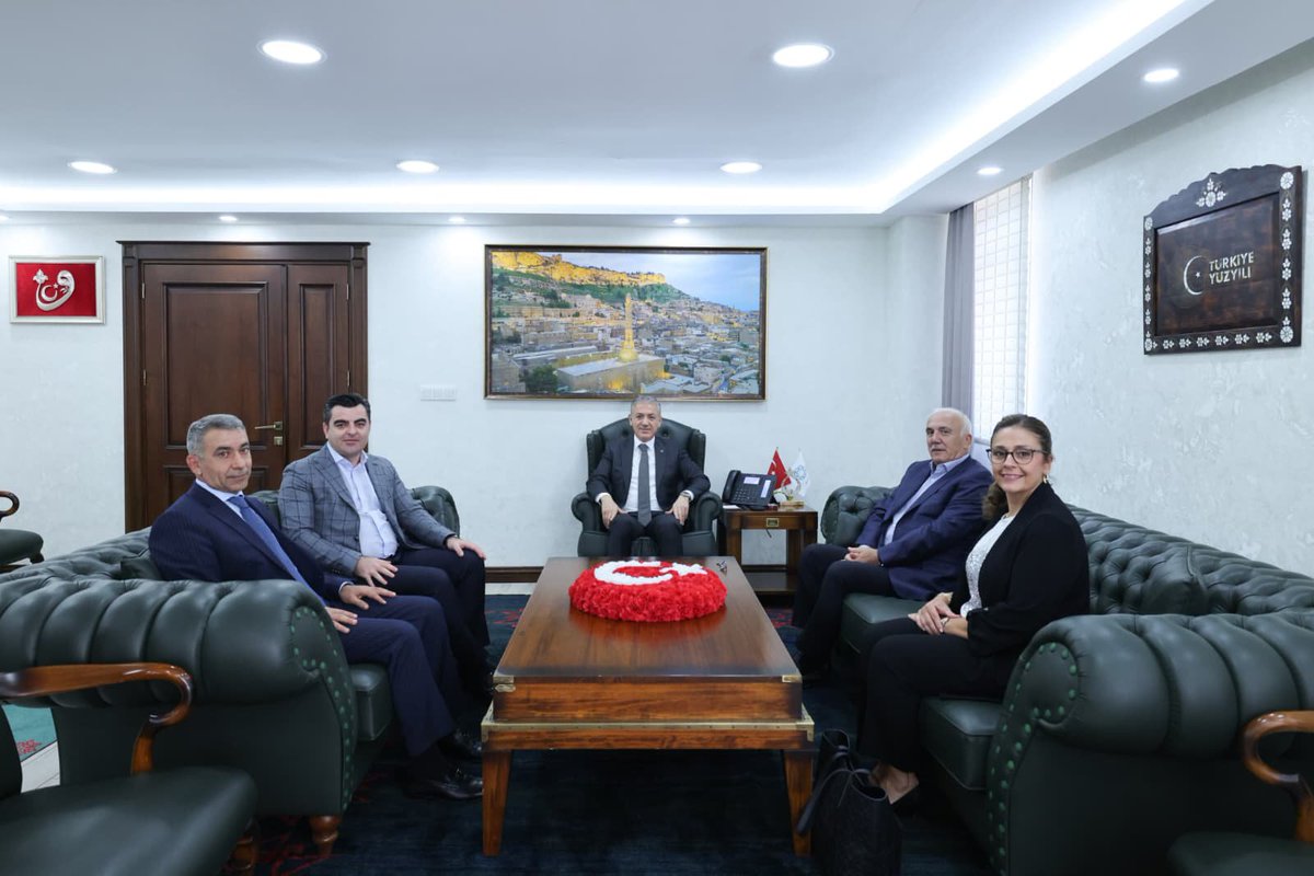 tarimkredi's tweet photo. Tarım Kredi Genel Müdürü Hüseyin Aydın ve Genel Müdür Yardımcısı Mehmet Okan Ateş, Mardin Valisi Tuncay Akkoyun’u ziyaret etti. 
Gerçekleştirilen ziyarette tarım sektörü ve bölgedeki faaliyetlere ilişkin değerlendirmelerde bulunuldu. https://t.co/Ijc2V3Hro4