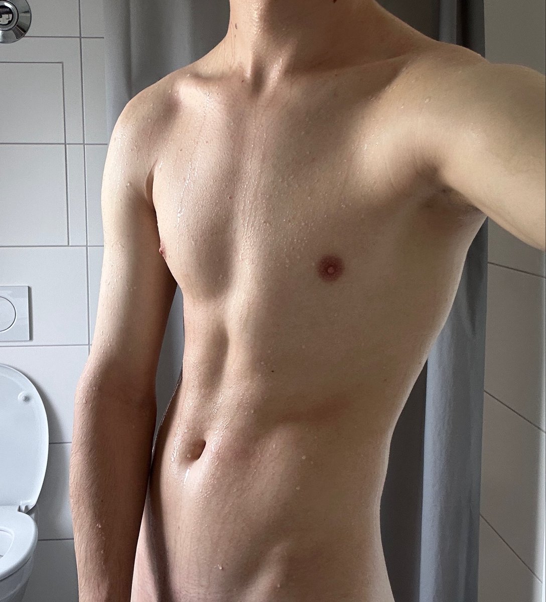 oliwerlopez's tweet photo. Just kiss my abs💋 https://t.co/Rrix1CK2KM