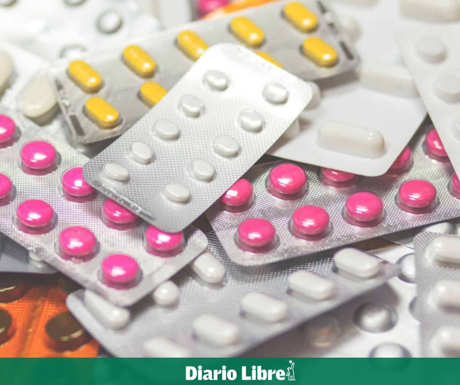 DiarioLibre's tweet photo. ⚕ |#SaludDL| Trece medicamentos de alto costo tendrán cobertura total y sin copagos en Seguro Familiar de Salud

¿Cuándo comenzará la cobertura?

https://t.co/CwVRiqQgu9

#DiarioLibre #Medicamentos #MedicamentosdeAltoCosto #Copagos #SeguroFamiliardeSalud #ActualidadDL https://t.co/eryHtiT3bc