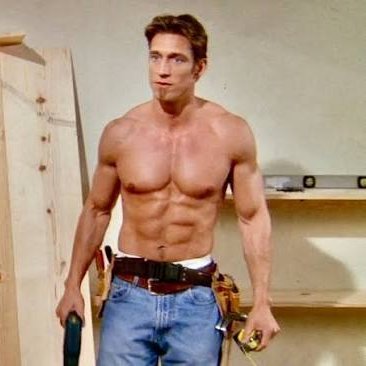 ChandlerBing_12's tweet photo. What men think women want Vs what women actually want https://t.co/fUCDexerYz