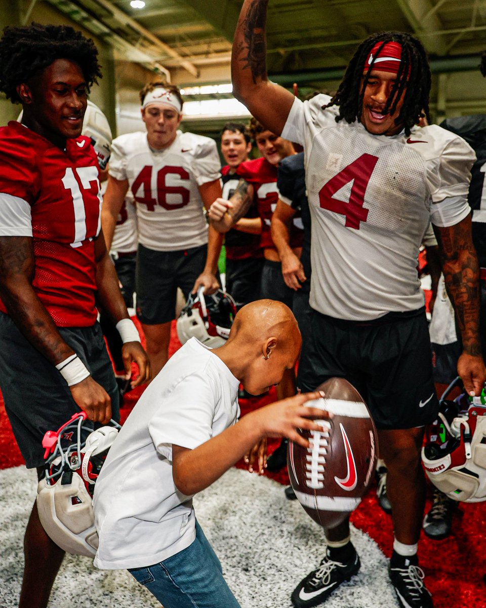 AlabamaFTBL's tweet photo. Tide Teammates ❤️ https://t.co/ql4CIX9w7t