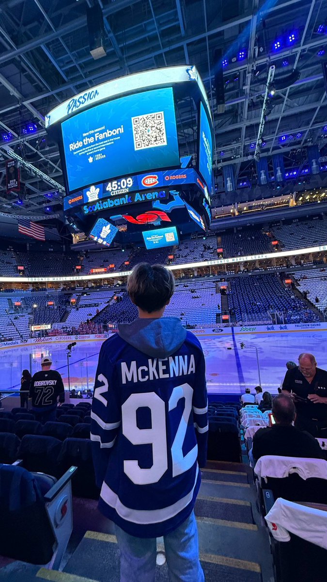 DaCa_like's tweet photo. 初のNHL観戦めっちゃ楽しめました！
こっち来て現地観戦初敗北やったけど開幕戦ということもあり、盛り上がりは尋常じゃなかったです🔥
せっかくならとユニは今年の全体ドラ1McKennaにしました👍
最初で最後って思ってたけど、楽しすぎたのでもっかい行きたい😆

#NHL #torontomapleleafs https://t.co/O2QqN6mlKx