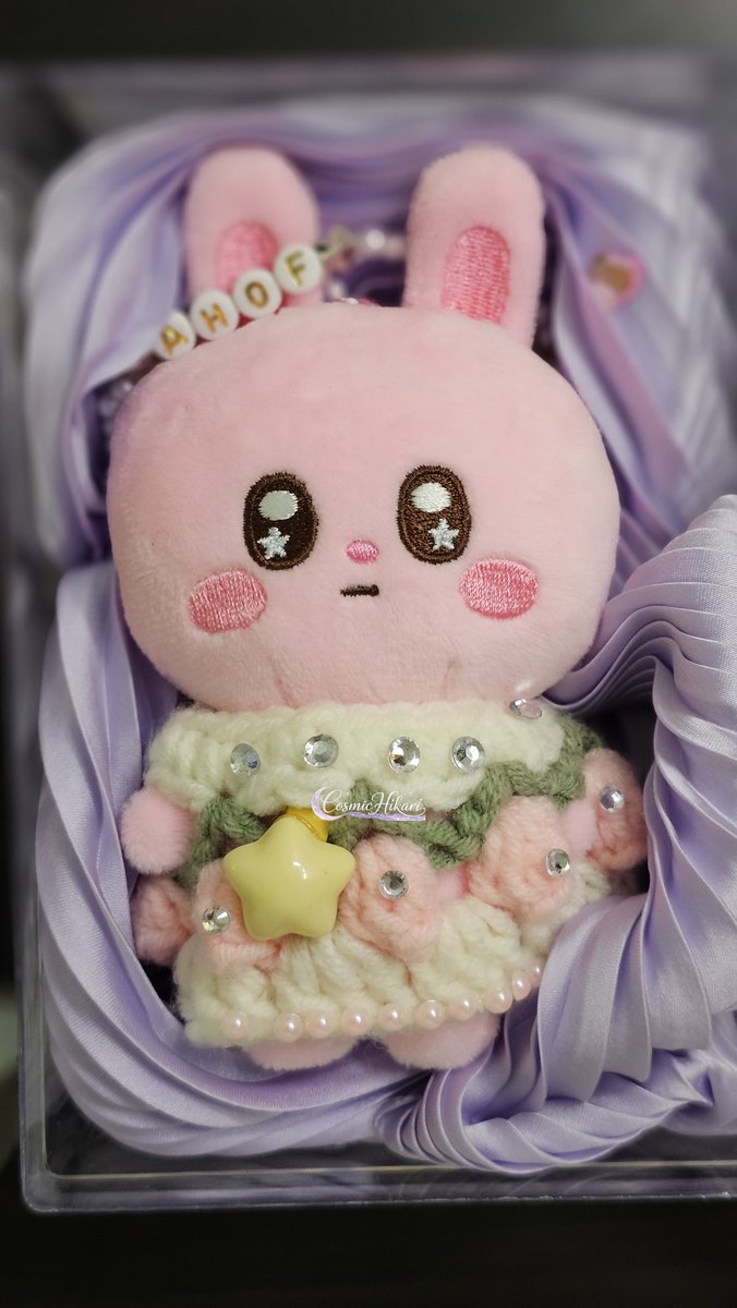 LailacKari's tweet photo. Yey! Happy October!

Posting daily adventures of ChihChih for 28days! Letschugo!!

#DailyChihChih Day 1 
Throwback to when I received this baobei as a gift. 

Hahaha immediately measured, styled and took a million pics the moment it arrived 😭🤭

#즈언 #CHIHEN 
#AHOF https://t.co/V8630dAjOk