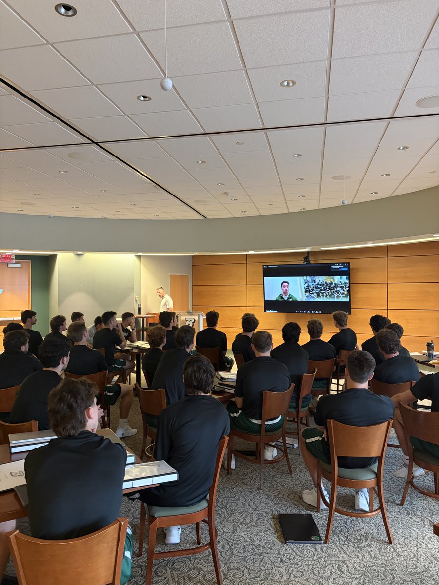 BinghamtonMLAX's tweet photo. Thank you to former Binghamton goalie Teddy Dolan for taking the time to talk to our players today about teammate Robert Martin.

We are grateful to have Teddy help carry on Rob's legacy. 💚

#RM43 https://t.co/9YbzvVrhmN