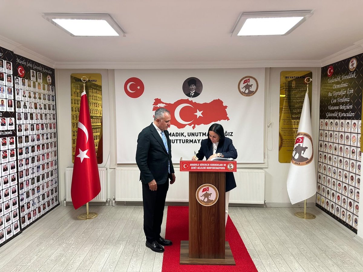 hatice_atan73's tweet photo. 📍Yenimahalle 

Anadolu Güvenlik Korucuları ve Şehit Aileleri Konfederasyonu Genel Başkanı Mehmet Güngör’ ü ziyaret ettim.

Her daim başımızın tacı olan şehit annelerimiz, şehit babalarımız, yüreği vatan aşkıyla çarpan kahraman gazilerimiz ve şehitlerimizin emaneti kıymetli ailelerimize yönelik çalışmaları hakkında istişarelerde bulunduk. Onlara karşı sorumluluğumuz bâki.

Misafirperverliği için Sayın Başkanımıza teşekkür ediyor; bu vesileyle tüm şehitlerimizi rahmet, kahraman gazilerimizi hürmetle yâd ediyorum.