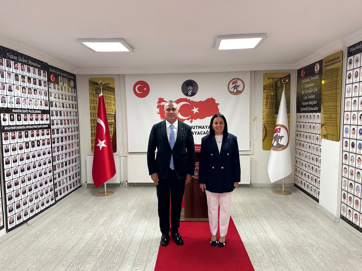 hatice_atan73's tweet photo. 📍Yenimahalle 

Anadolu Güvenlik Korucuları ve Şehit Aileleri Konfederasyonu Genel Başkanı Mehmet Güngör’ ü ziyaret ettim.

Her daim başımızın tacı olan şehit annelerimiz, şehit babalarımız, yüreği vatan aşkıyla çarpan kahraman gazilerimiz ve şehitlerimizin emaneti kıymetli ailelerimize yönelik çalışmaları hakkında istişarelerde bulunduk. Onlara karşı sorumluluğumuz bâki.

Misafirperverliği için Sayın Başkanımıza teşekkür ediyor; bu vesileyle tüm şehitlerimizi rahmet, kahraman gazilerimizi hürmetle yâd ediyorum.