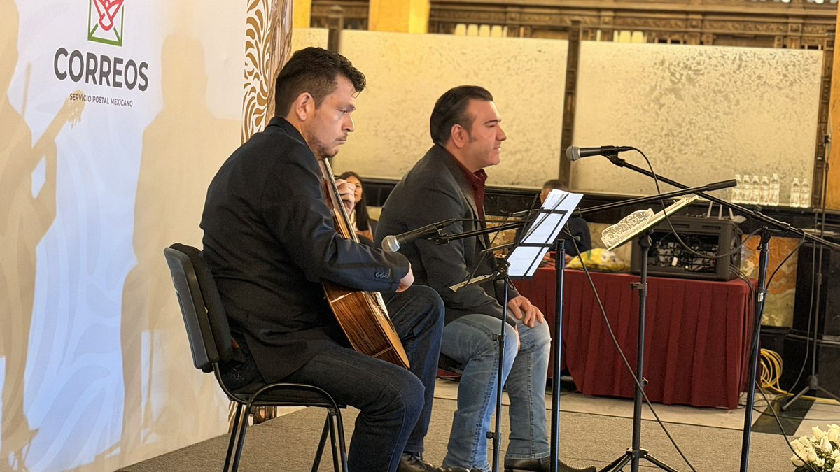 Palacio_Postal's tweet photo. ¡Qué noche tan nostalgica vivimos en el #PalacioPostal! 🏛️✨

Aquí un pequeño vistaso de lo que fue el #concierto “Alma Mexicana IPN” con #VictorKastuera y #JulioGándara durante la #NocheDeMuseos 🎶🎸. Música, historia y talento reunidos en un solo lugar. https://t.co/pcNVnRE2Iz
