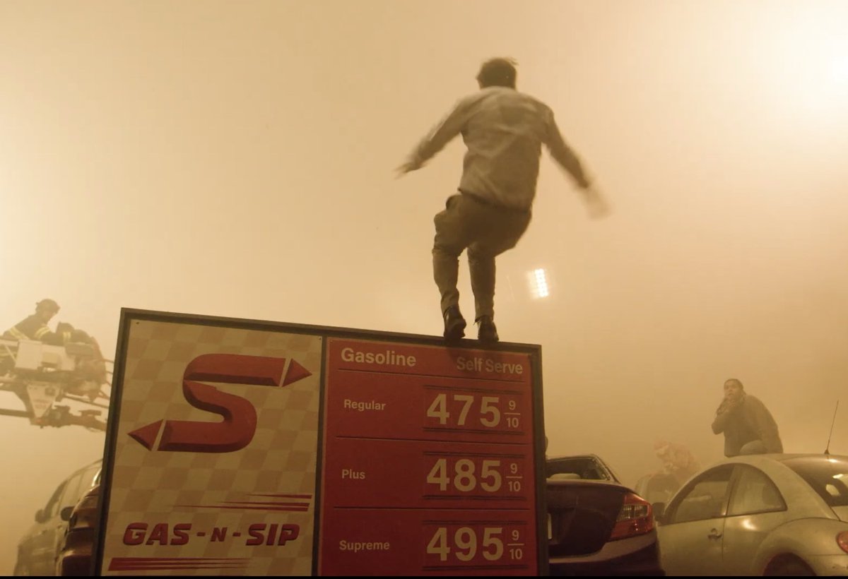 suchabuddieway's tweet photo. the most unrealistic part abt all of this is that gas is $4.75 in LA https://t.co/jhNLRjr3D7