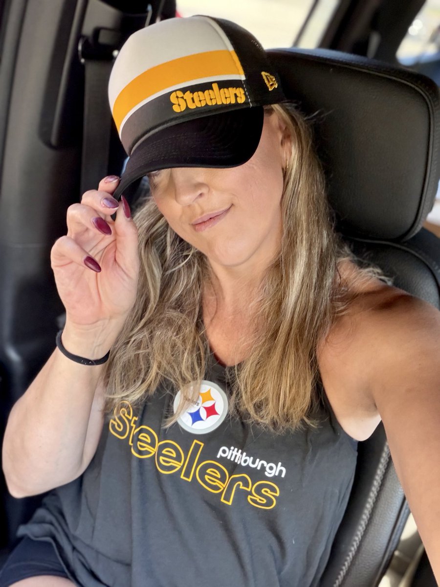 volleybabeuk's tweet photo. Primed. 🥪☕️🥃 #feral40s #glowupovergrowup #HereWeGo #TNF https://t.co/wKYbnWpORW