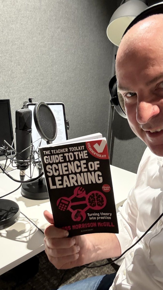 TeacherToolkit's tweet photo. 🗣️ Back in the studio, recording #GuideToLearning 🧠 

Speaking 30,000 words out loud; it’s harder than you think!

Published on Audible; just in time for Christmas 🎄 

#neuroeducation https://t.co/uCw6Yr3gW5