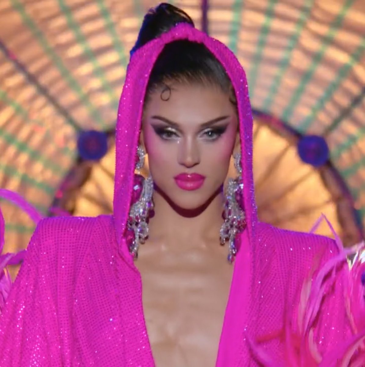 BlazesAccount's tweet photo. Flesh once again absolutely killed this runway #DragRaceUK https://t.co/LA1MZEq2FD