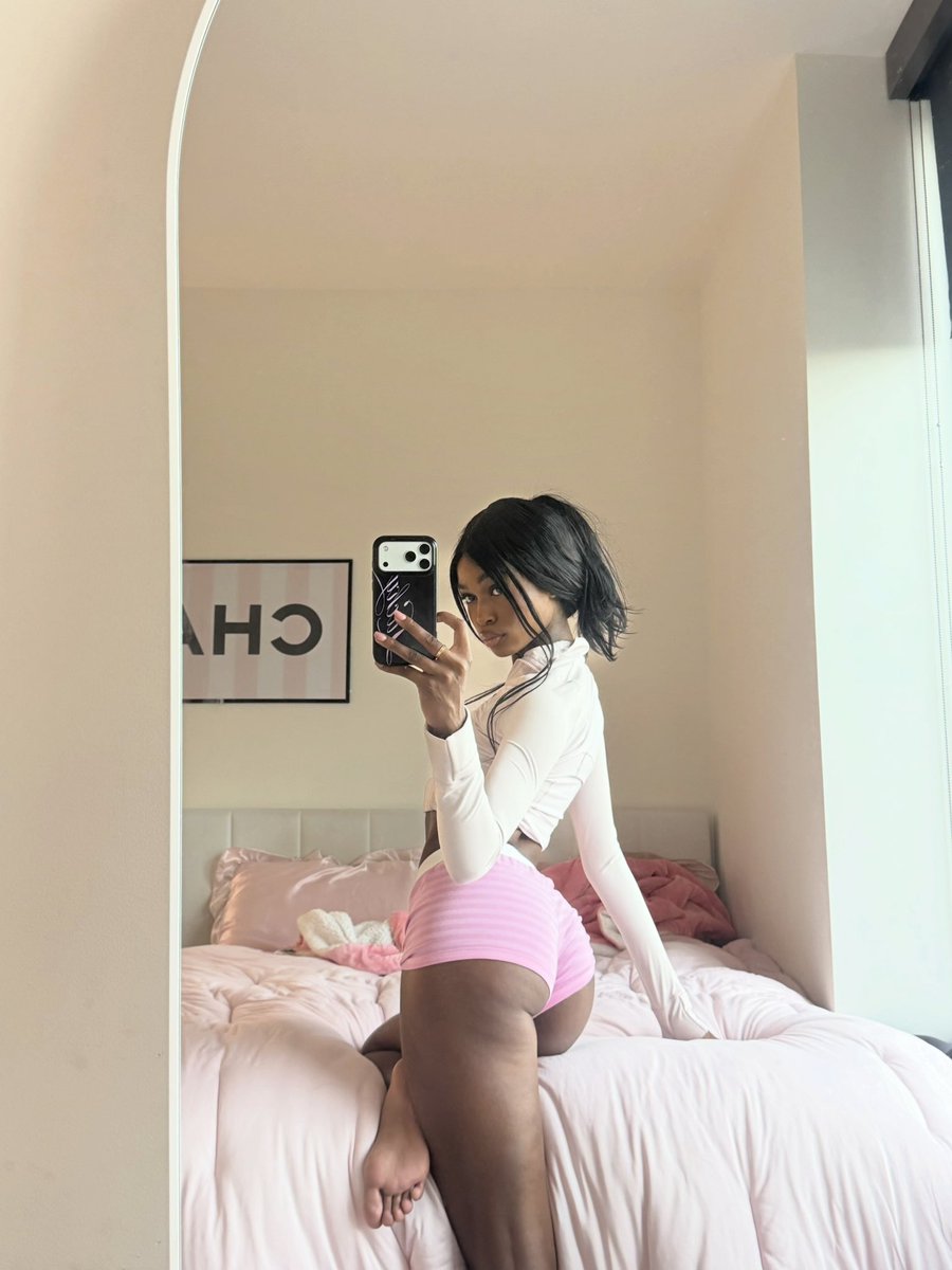 finsupermodel's tweet photo. Greediest girl🎀 https://t.co/U5LrxmCVhq