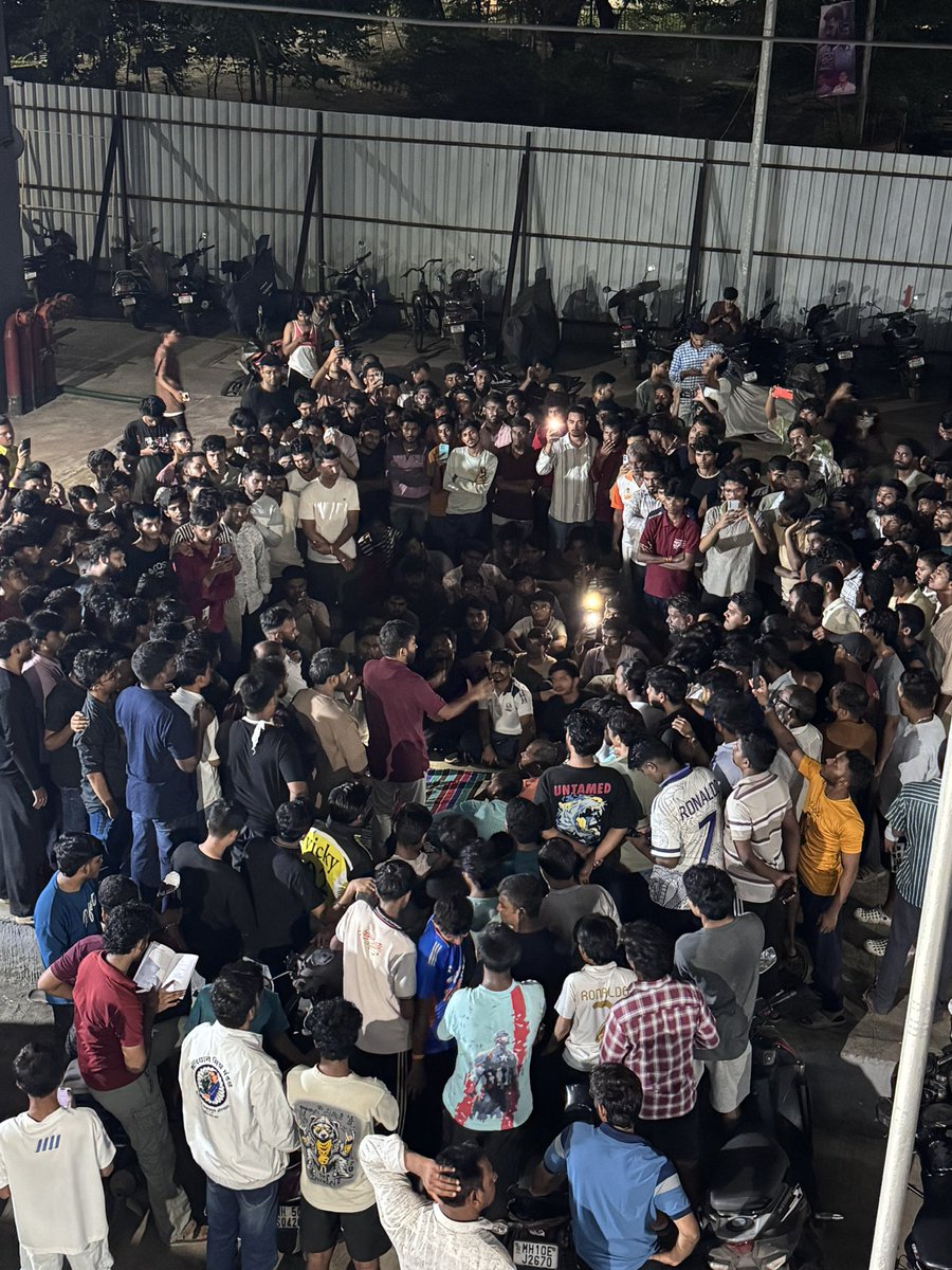 abhijeet_dipke's tweet photo. Meeting with students at Ambedkar Hostel in Chembur.

#JaiBhim https://t.co/vxI8WWfyeN