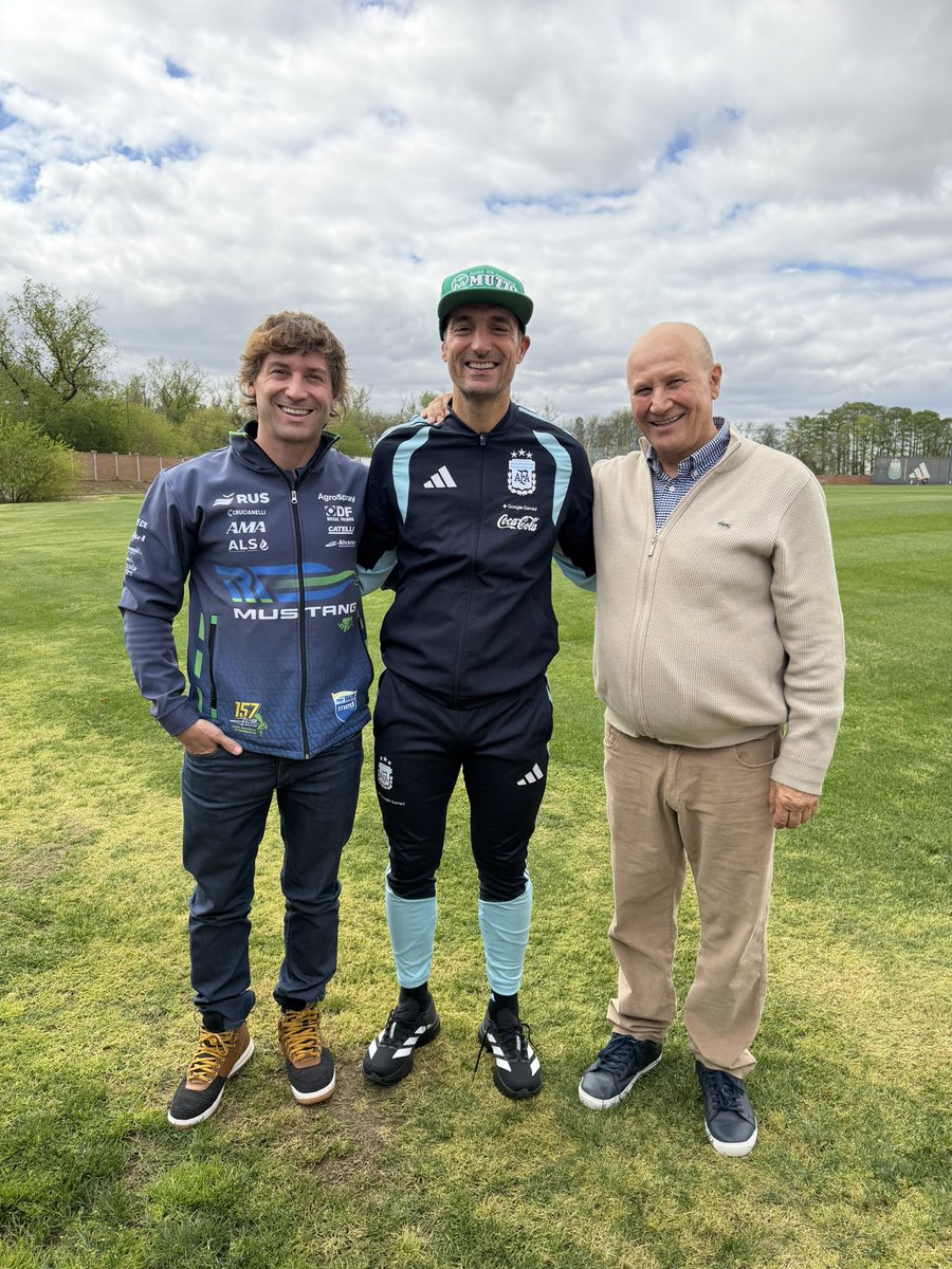 jbdebenedictis's tweet photo. Un día inolvidable 💙🤍💙
Gracias Lionel Scaloni, ejemplo de humildad ❤️
@actcargentina https://t.co/u4nAqpToKY