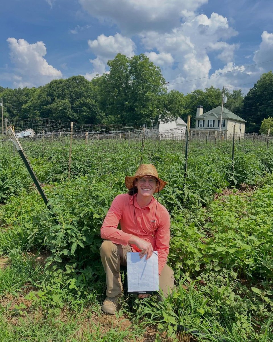 EmoryUniversity's tweet photo. #WorldVegetarianDay | Since 2014, the @EmoryOxford Organic Farm has been growing and selling fruits and vegetables perfectly suited to vegetarians and all those who enjoy fresh, organic produce. 🥬🍅🥕🫐

🔗https://t.co/pjol60o50L  

#EmoryOxford #OxfordCollege #Emory #Vegetarian https://t.co/RHb97tMqZO