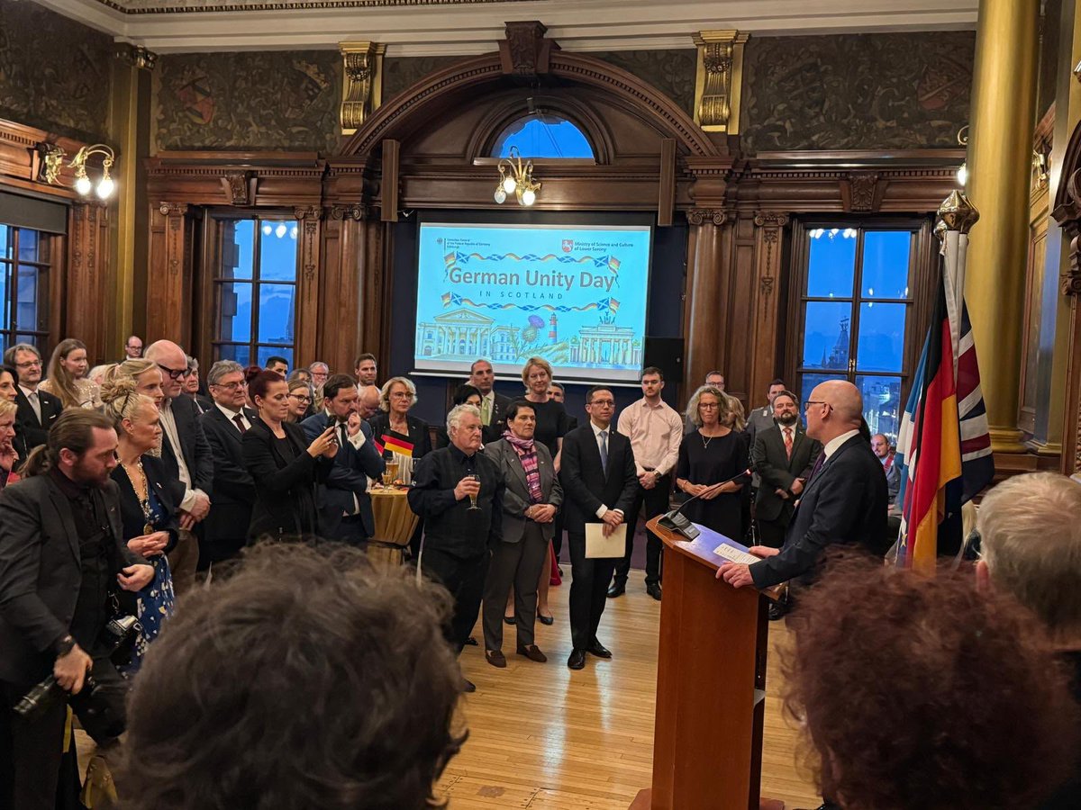 AhmadiyyaScot's tweet photo. A great honour and opportunity for the Ahmadiyya Muslim Community Scotland to be invited to the Reception marking the Day of German Unity at Edinburgh City Chambers.

A wonderful evening bringing together people from across Scotland and Germany to celebrate friendship, unity and strong international ties. 

#GermanUnity #Scotland #Edinburgh

@AhmadiyyaUK
