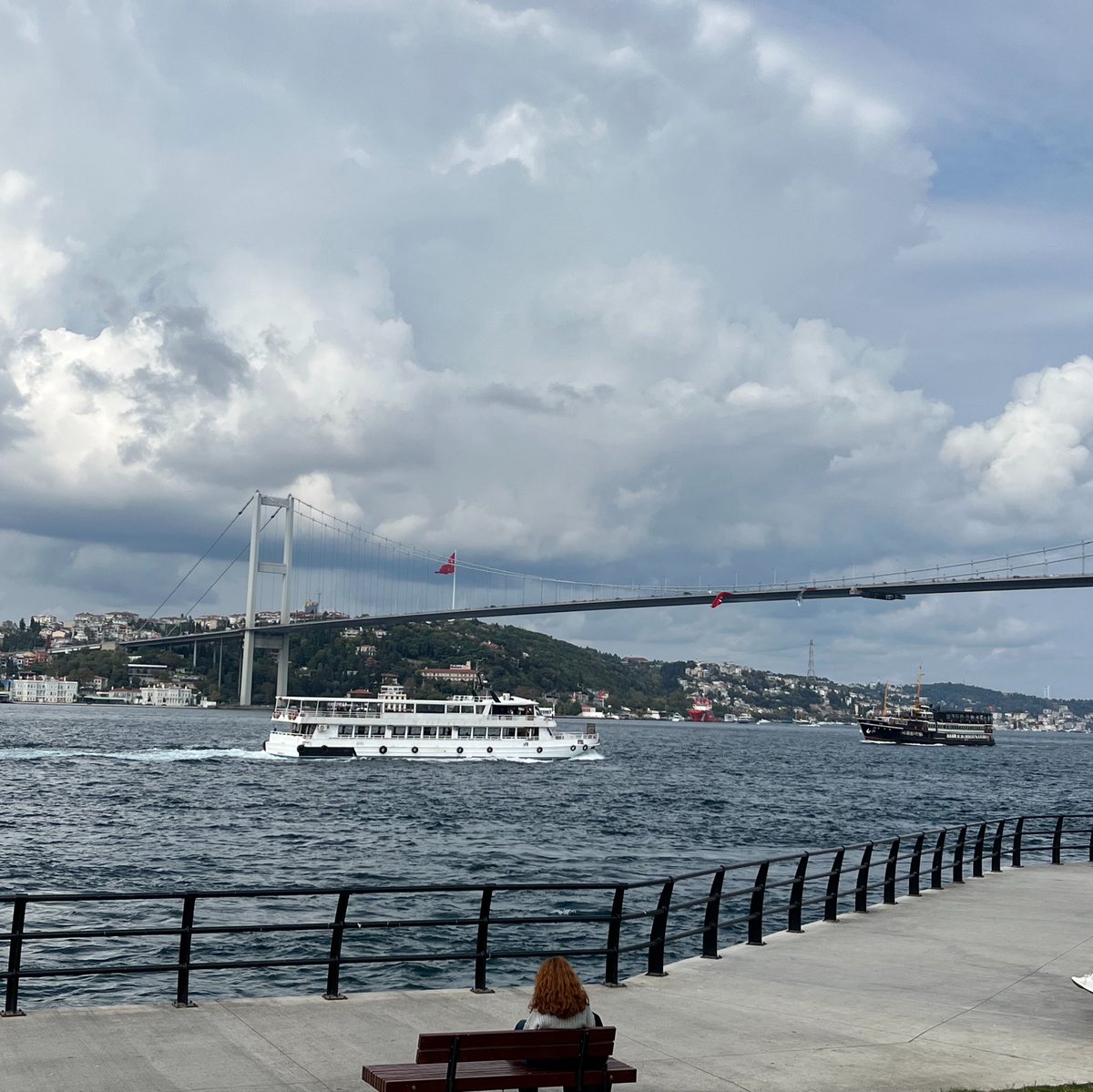 kederlipek's tweet photo. başka şehirlerle kıyasladıkları istanbul’da sadece herhangi bir bank 🙌🏻 https://t.co/69HqJyiIxV