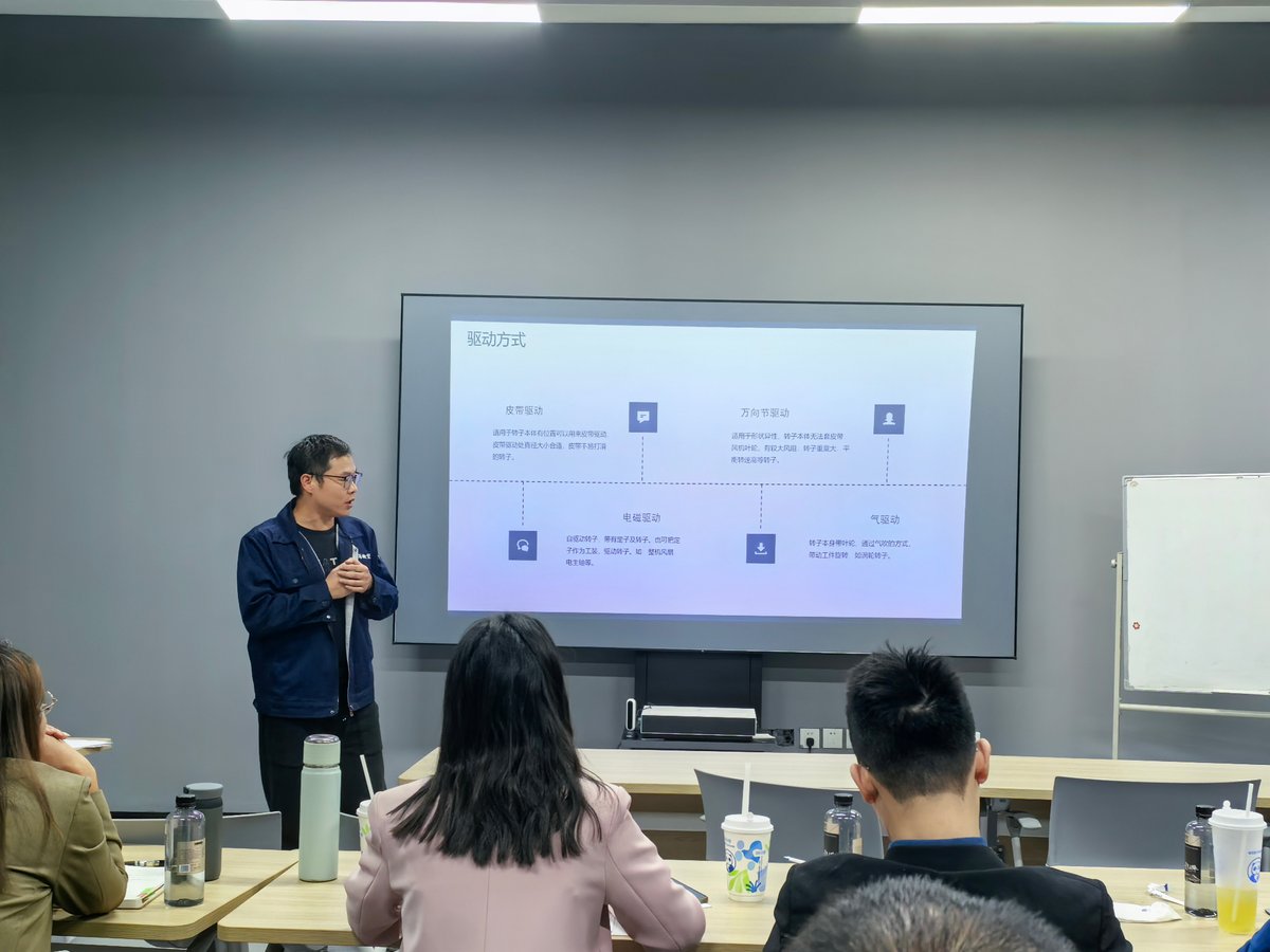 GabriellaSji's tweet photo. Ayer compartí conocimientos sobre marketing digital con 50 profesionales de diferentes sectores! Una jornada increíble de aprendizaje y conexiones. https://t.co/sIzT49GsrG