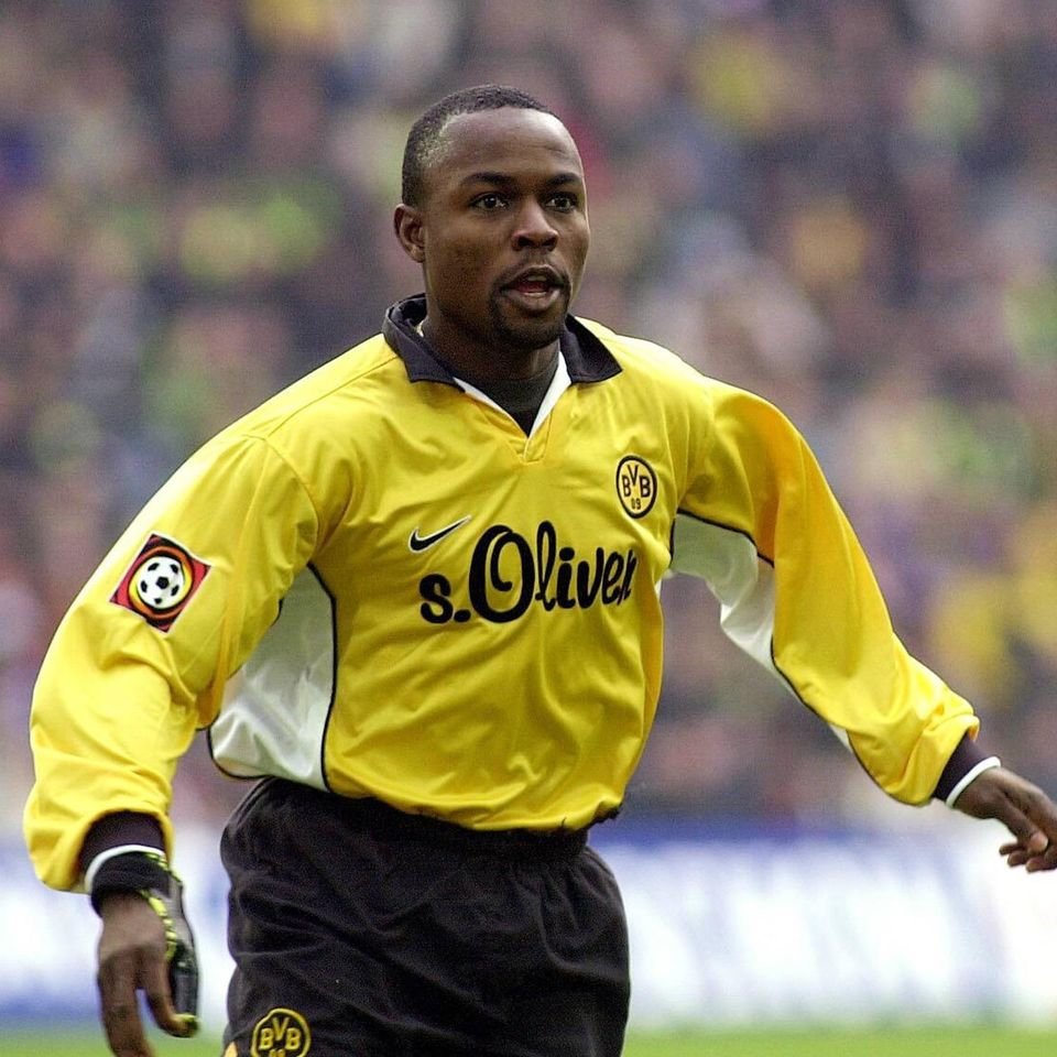 BlackYellow's tweet photo. Celebrating Naija today! Wishing all our Nigerian BVB fans a very happy Independence Day! 🇳🇬🥳

Shoutout to Victor Ikpeba and Sunday Oliseh, who represented Nigeria in Black &amp; Yellow! 🖤💛 https://t.co/QGZMkqncc5