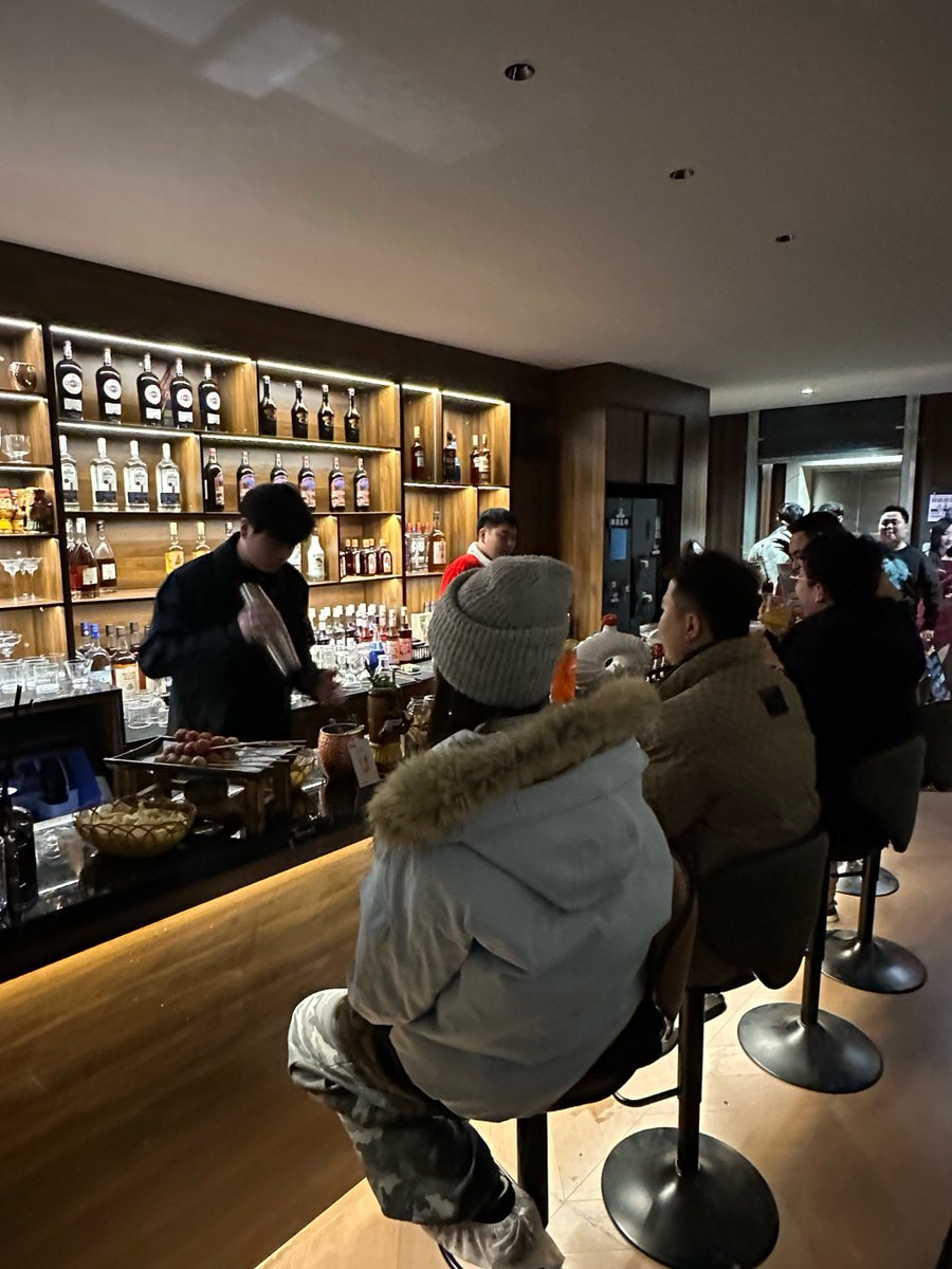 WendiMozgaqb's tweet photo. Just survived the wildest murder mystery dinner party at the new board game café—100% immersive, perfect for group chaos and brain workout. #BoardGameFun #MurderMysteryNight, https://t.co/fptIMU4O3l