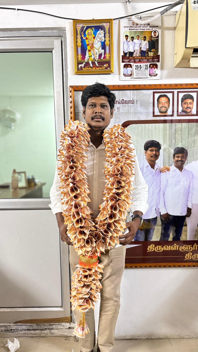 sfc6999's tweet photo. இன்று பிறந்தநாள் காணும் சூர்யா  நற்பணி இயக்க மாநில செயல் தலைவர் அண்ணன் RA. ராஜ் அவர்களுக்கு இனிய பிறந்தநாள் வாழ்த்துக்கள் 💐 @Aari_Offl 

#HBDAariAnna @Suriya_AISFC 

#Suriya #Scene https://t.co/p2QttsnwhF