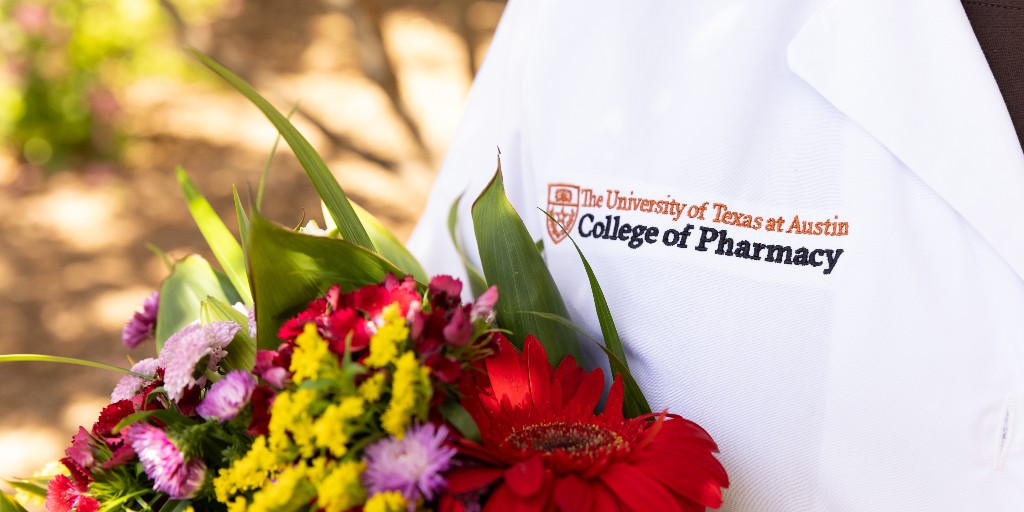 UTexasPharmacy's tweet photo. 🧡 October is American Pharmacists Month!

We're celebrating the pharmacists, student pharmacists, educators, preceptors and mentors who strengthen our communities and move the profession forward every day. 💊🤘

Happy #AmericanPharmacistsMonth! https://t.co/3wuN0Ex6rT