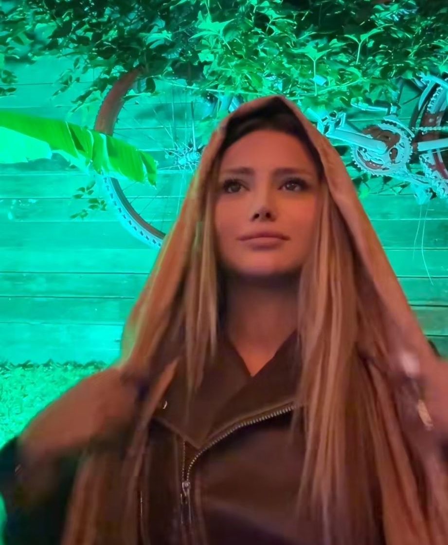 nureditliko's tweet photo. Ay Cansın aynı biz gibi soğuklar geldiğinde kızların örtünme aylarına gelmiş. 
#kısmetseolur #CansınDalgıç https://t.co/t9Wu7YF7CO