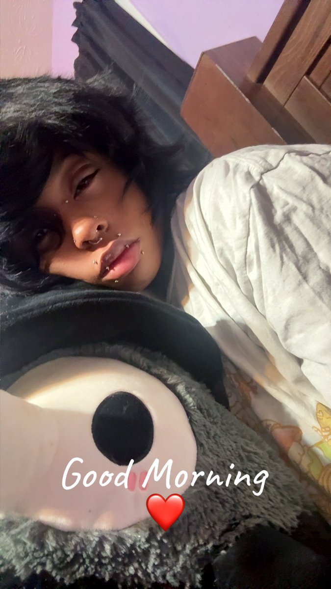 mimixnii's tweet photo. Deadass cried like a dumbass all night 😭 an my eyes are swollen as hell (I was drunk) https://t.co/1vKr5d8nFf