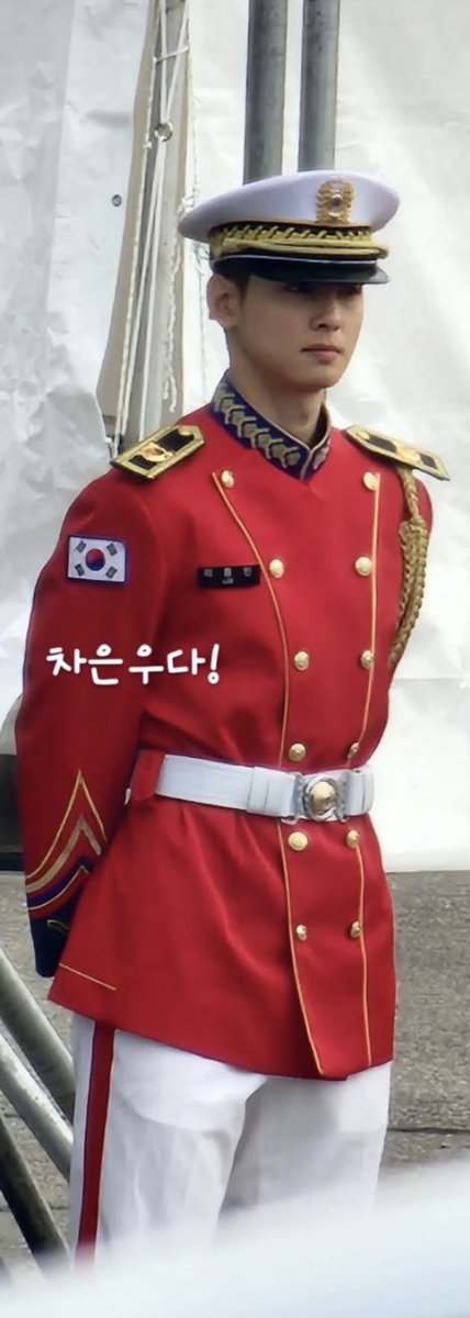 eunwooichigoo's tweet photo. I understand why koreans are mad 

They can never have cha eunwoo's body and charisma https://t.co/BWuBFkVXVc