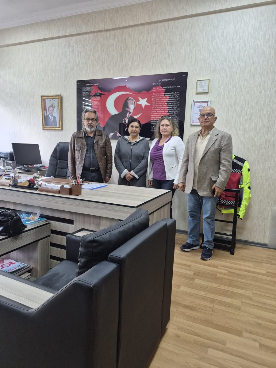 aketimesgut06's tweet photo. 📍 Eryaman Mahallesi

Saha çalışmalarımız kapsamında; Sivil Toplum ve Halkla İlişkiler Birim Başkan Yardımcımız Sn. Türkan Özel, Sosyal Politikalar Birim Başkan Yardımcımız Sn. Emine Sevin ve Eryaman Mahalle Başkanımız Sn. Fahri Yaş ile birlikte Eryaman Hüseyin Kalkan Halk Eğitimi Merkezi’ni ziyaret ettik.

Nazik ev sahiplikleri ve misafirperverlikleri için Merkez Müdürümüz Sayın Hakkı DEĞİRMENCİOĞLU’na teşekkür ediyor, çalışmalarında başarılar diliyoruz.