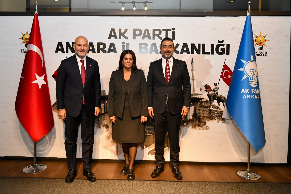 AkpartiAnkara's tweet photo. Önceki Dönem İçişleri Bakanımız, TBMM İçişleri Komisyonu Başkanımız ve İstanbul Milletvekilimiz Sn. @suleymansoylu ile Önceki Dönem Çalışma ve Sosyal Güvenlik Bakanımız, Ankara Milletvekilimiz Sn. @jsarieroglu, İl Başkanımız Sn. @hakanhanozcan’ı ziyaret ettiler. https://t.co/eyMXePLVq5