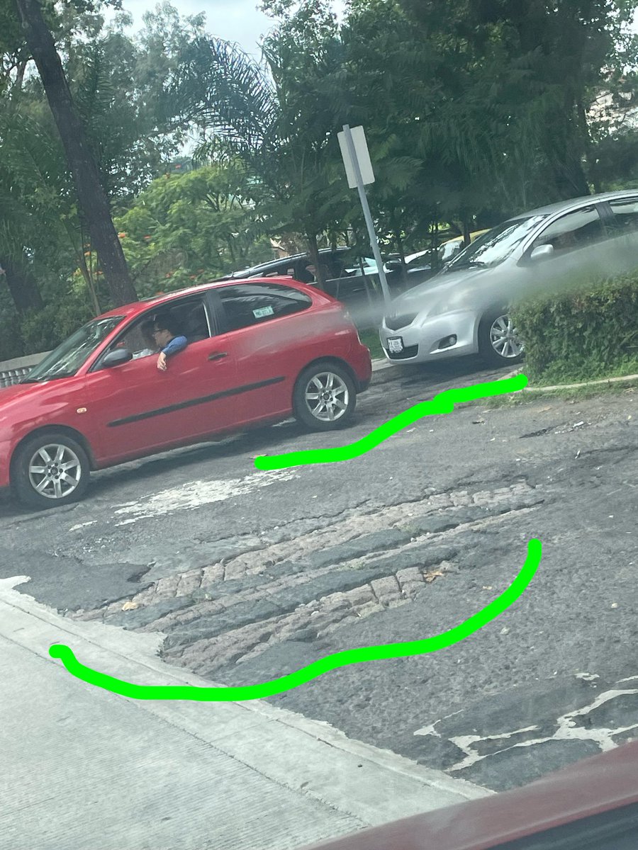 ARTE_EstudioXal's tweet photo. Urge mantenimiento y cambio de adoquines en el circuito empedrado de Zona UV Xalapa - cada día se hunden más tramos y se hacen huecos muy difíciles de circular . @AytoXalapa  @ssptransitover @GobiernoVer https://t.co/l2J7WtN7d9