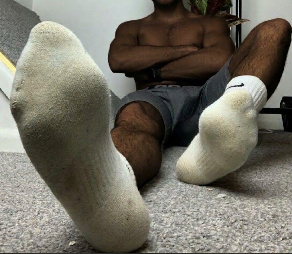 BOSSRT3l's tweet photo. Votre boss MMD a besoin d’un massage de la part d’un putain de gwer🙇🏻‍♂️‼️

Quel ptite chienne serai prêt à décrasser mes chaussette et à se faire dépouiller par son maître renoi le plus puissant ?

Les pute à fric c’est privé..😈😈🔥🔥
#moneyslave #soumis #blackmen #larbin #findom https://t.co/ZyjBOlXAjw