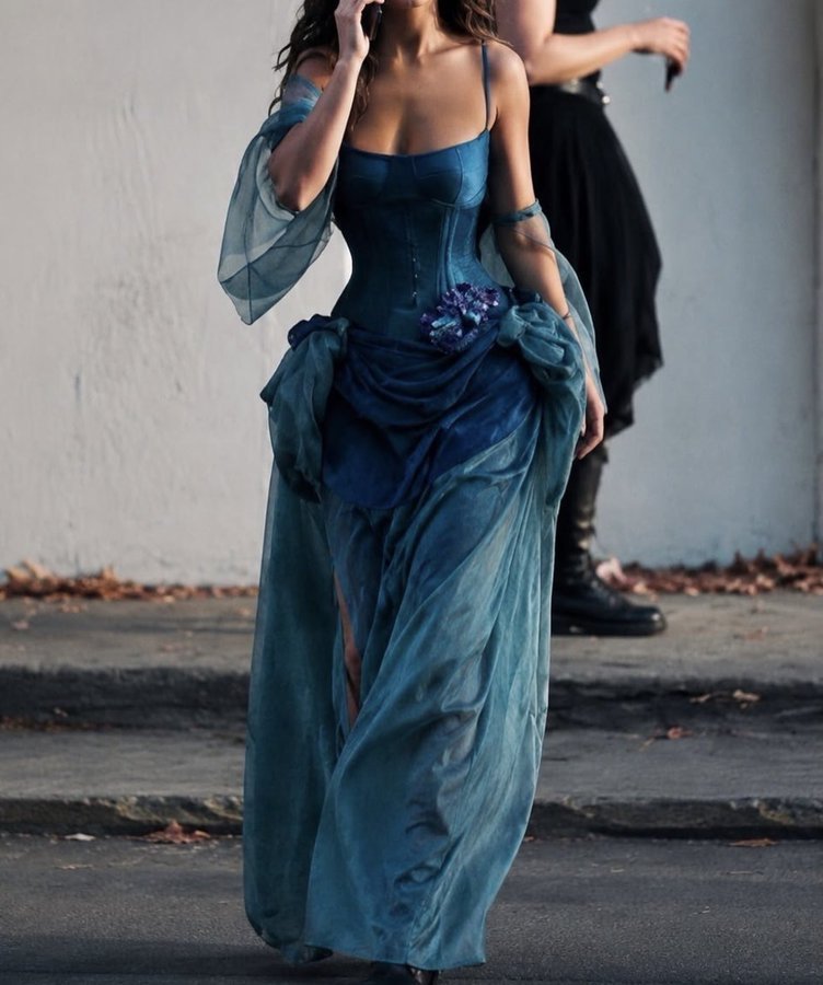 vogueishgirl's tweet photo. Elegance in motion https://t.co/QCBxWnoPOO