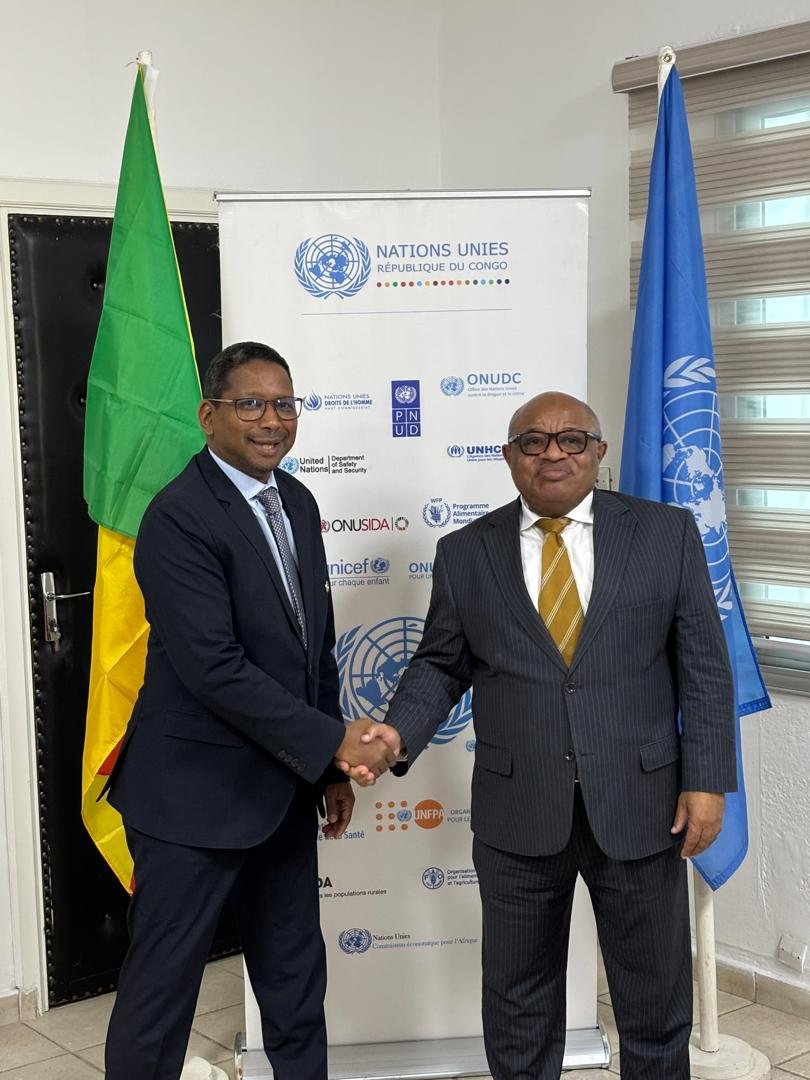 UN_UNOCA's tweet photo. À #Brazzaville, le chef de l’@UN_UNOCA, Mohamed El-Amine Souef, s’est entretenu avec le Coordonnateur résident et l’Equipe pays de l'@onucongo. Des échanges consacrés au renforcement de la collaboration entre l’UNOCA et l’équipe pays, notamment sur la #jeunesse, la cohésion sociale et le #climat.