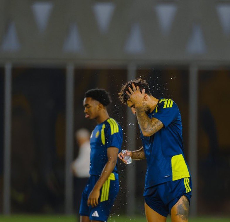 KORH_TAIM's tweet photo. مسـاء الخميـس .. حصـة تدريبيـة جديـدة 💛⚽️
استعدادًا للقادم بكل حماس 💪 https://t.co/rwDSYcrfTp
