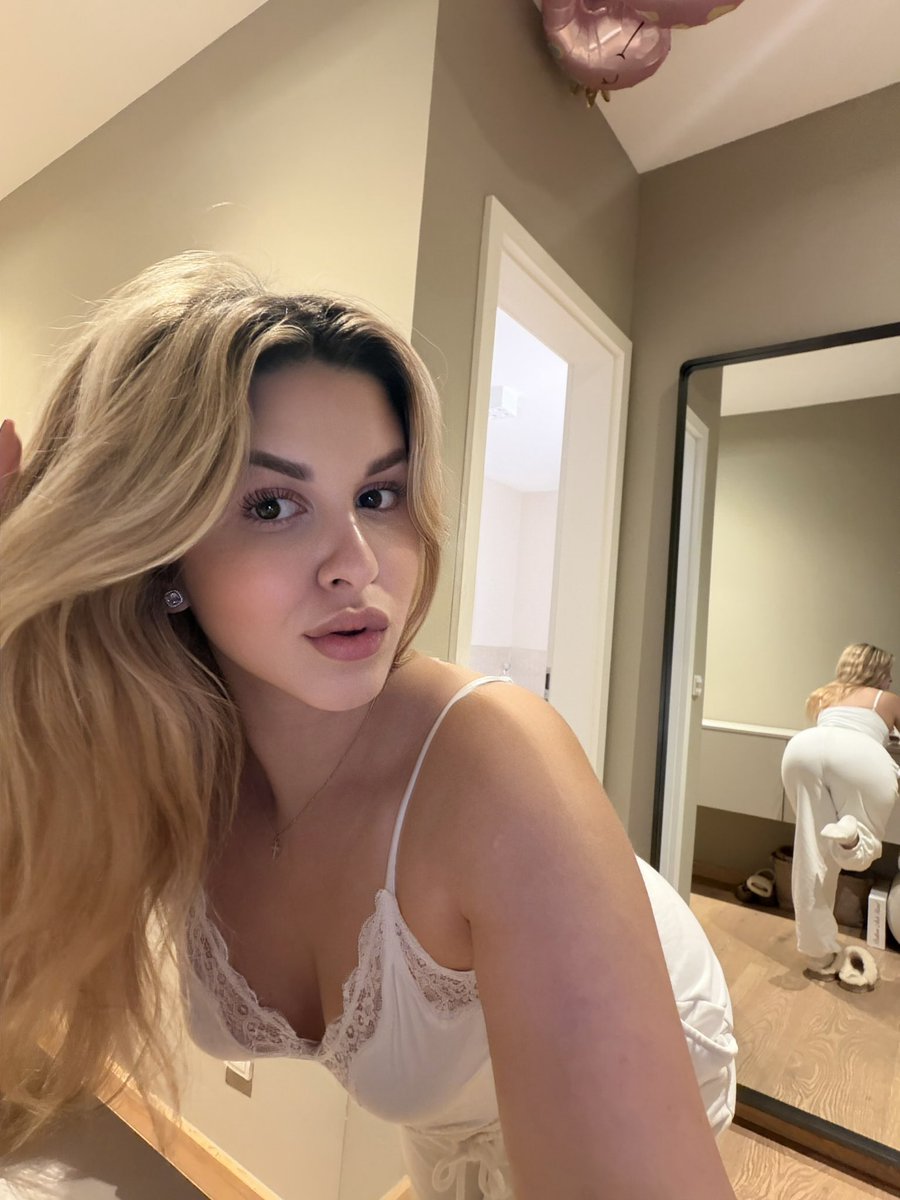 sophiebrat99's tweet photo. Ich mache dich platt &amp; pleite. 🥵 https://t.co/Cy1n5ZW4wJ