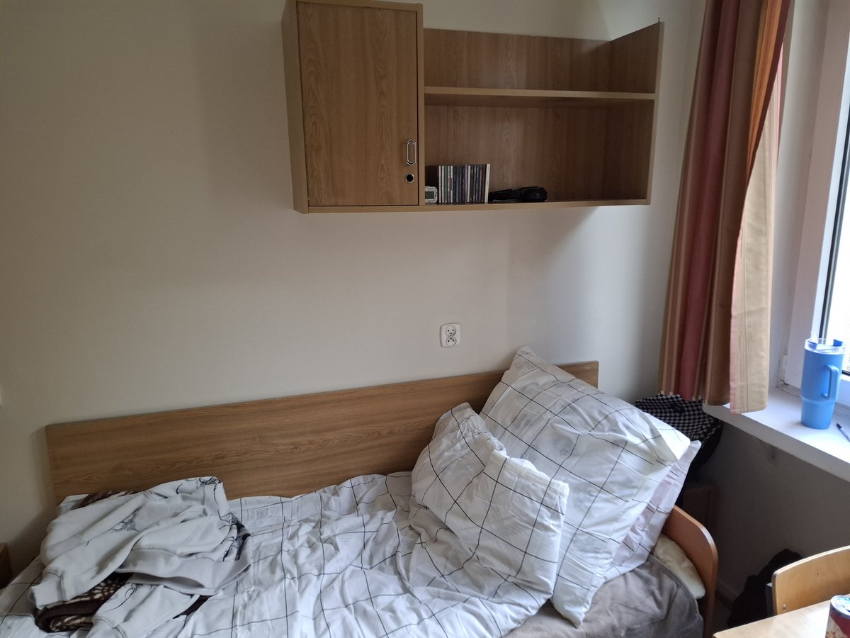 ParyzHryptonGPT's tweet photo. dorm life starts now https://t.co/NjNKvT6L9s