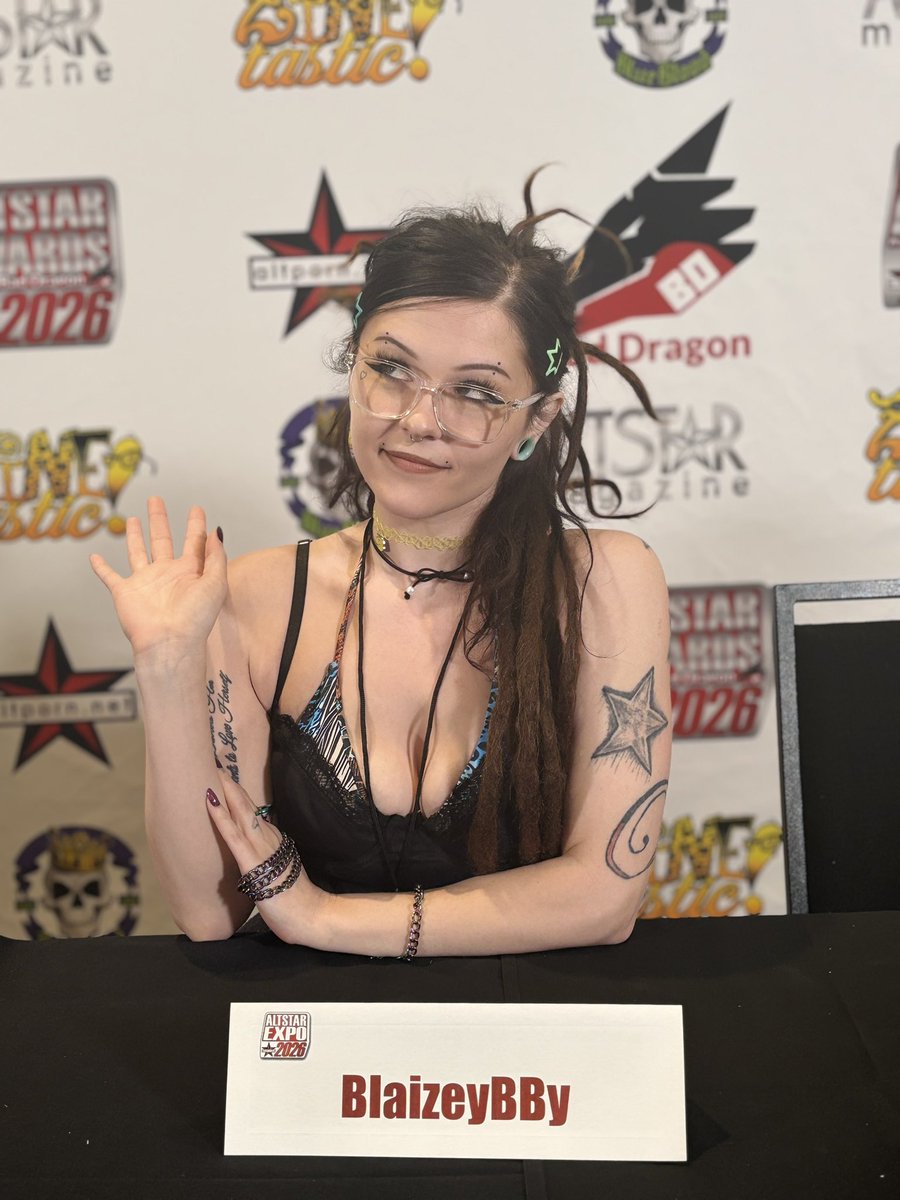 JamesHowIettJr's tweet photo. Happy Birthday Queen @BlaizeyBBy! May this be the best year of your life; at least until the next one, which will be even better! One big hug. https://t.co/rKcwZEuQqf